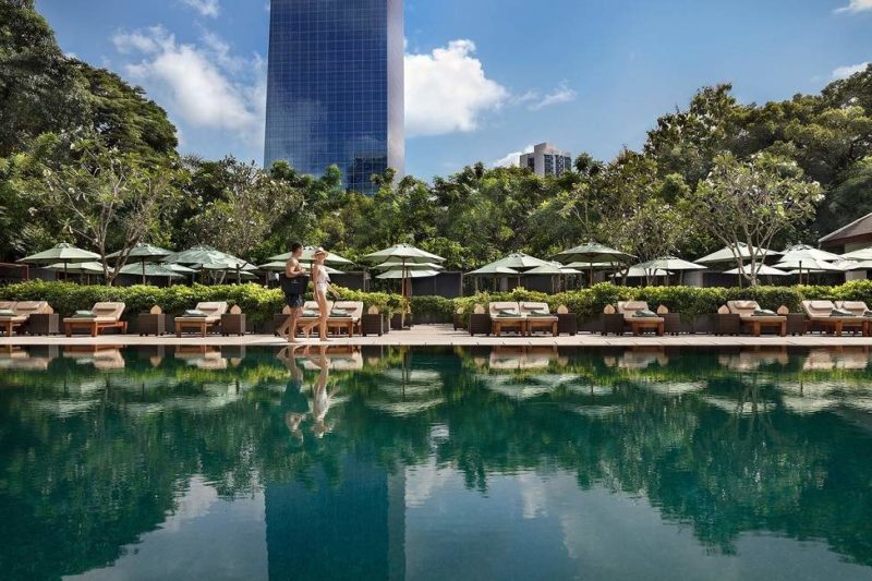 Piscine principale de l'hôtel Sukhotai à Bangkok - Thailande | Au Tigre Vanillé