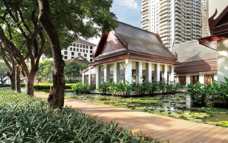 Jardin et étang de l'hôtel Sukhotai à Bangkok - Thailande | Au Tigre Vanillé