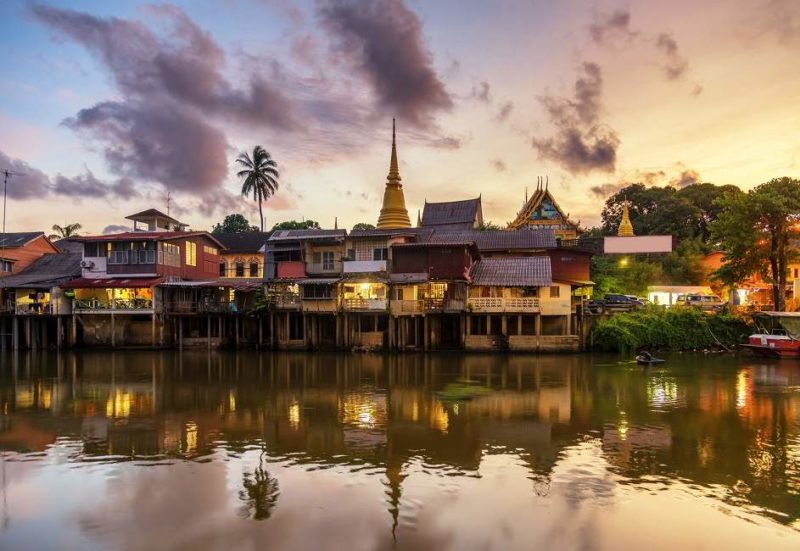 uthai-thani-grotte-riziere-thailande Village sur pilotis au bord de la rivière au coucher du soleil à Uthai Thani - Thailande | Au Tigre Vanillé
