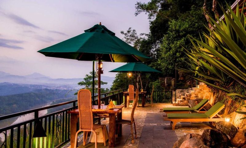 Terrasse de l'hôtel Villa Rosa à Kandy - Sri Lanka | Au Tigre Vanillé