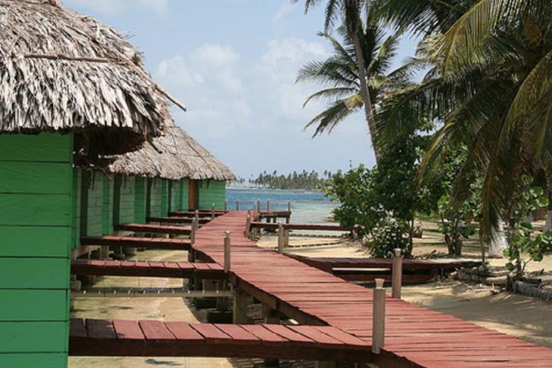 Ponton de l'hôtel lodge Akwadup sur les îles San Blas - Panama | Au Tigre Vanillé