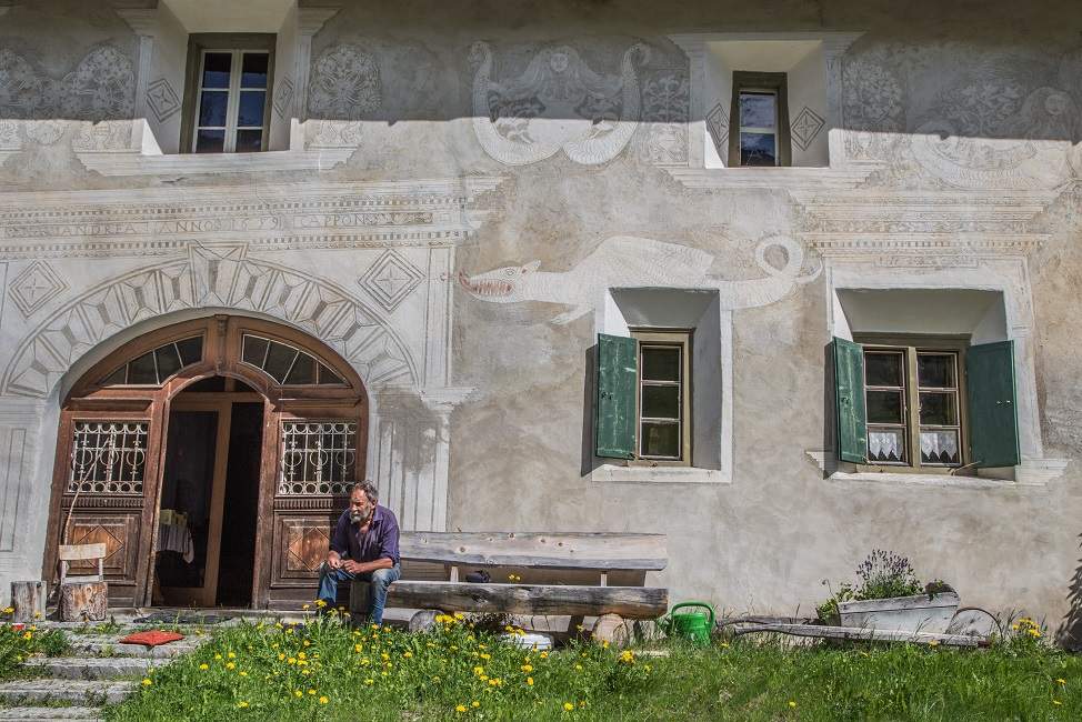 Maison typique de la vallée de la Basse-Engadine - Suisse | Au Tigre Vanillé