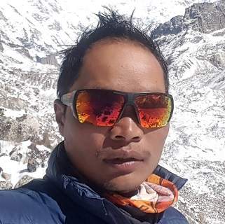 Portrait de notre guide Dhana - Népal | Au Tigre Vanillé