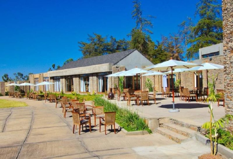Terrasse de l'hôtel Hills Resort à Gondar - Éthiopie | Au Tigre Vanillé