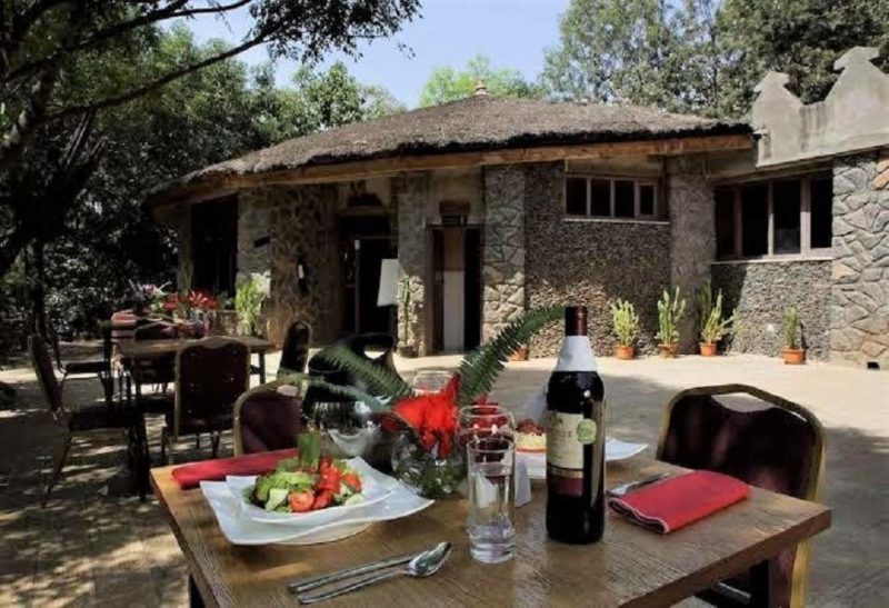 Restaurant de l'hôtel Abayminch au lac Tana - Éthiopie | Au Tigre Vanillé