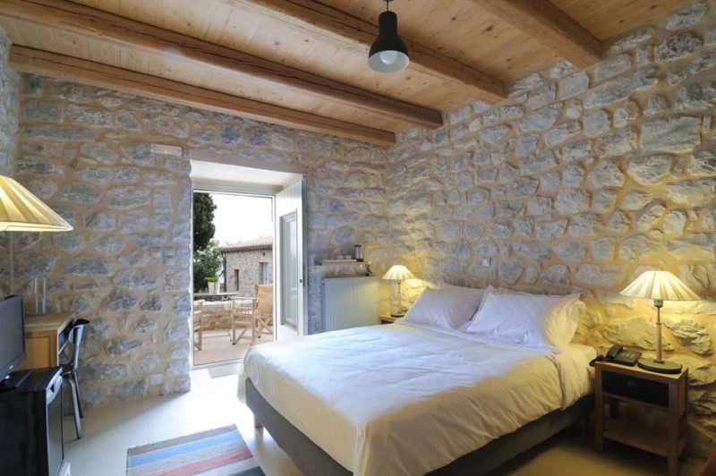 Chambre de l'hôtel de charme Antares dans le Peloponnèse - Grèce | Au Tigre Vanillé