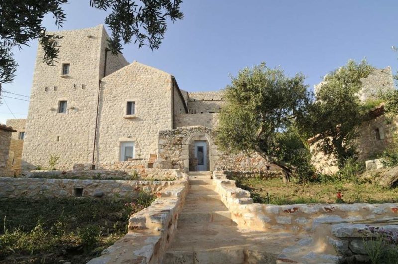 Jardin de l'hôtel de charme Antares dans le Peloponnèse - Grèce | Au Tigre Vanillé