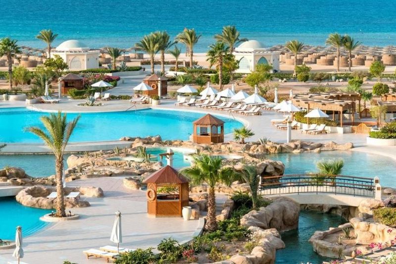 Jardin et piscines de l'hôtel Kempinski à Hurghada - Egypte | Au Tigre Vanillé