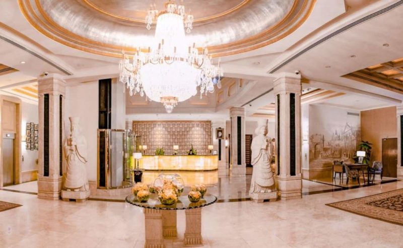Lobby de l'hôtel Espinas à Téhéran - Iran | Au Tigre Vanillé