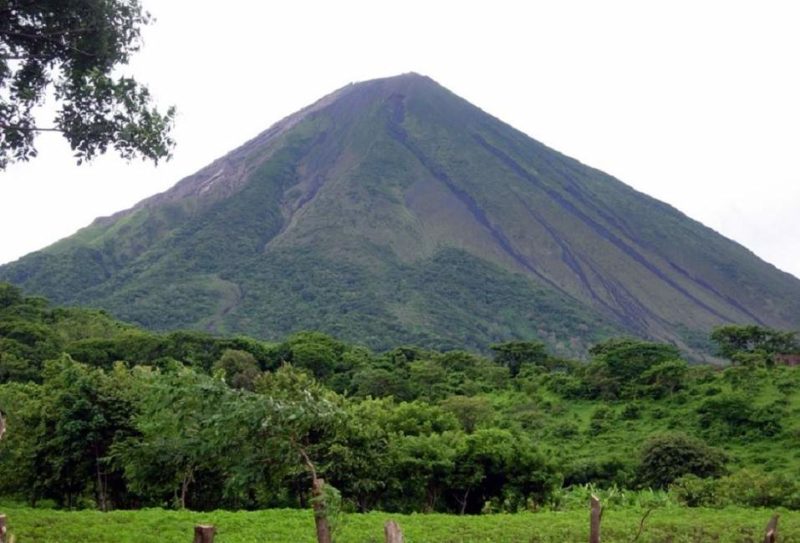 Volcan Ometepe et jungle verdoyante - Nicaragua | Au Tigre Vanillé