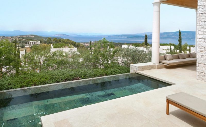 Vue depuis la terrasse privée de l'hôtel Amanzoe - Grèce | Au Tigre Vanillé