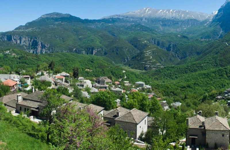 Vue sur les montagnes depuis l'hotel Aristi Mountain dans l'Epire - Grèce | Au Tigre Vanillé