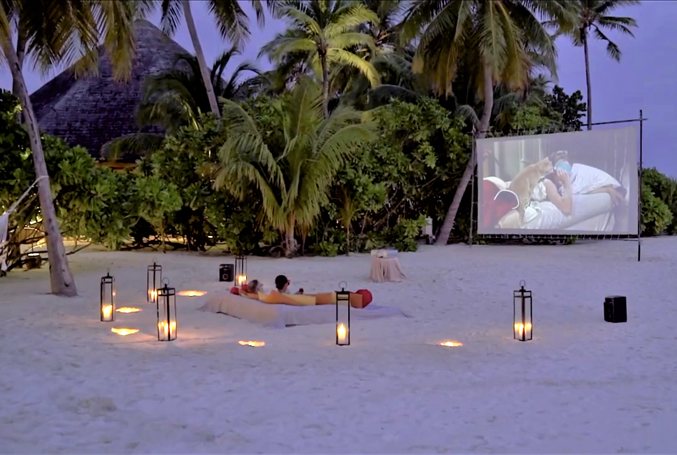 cinema-plage-hotel-mihiri-maldives Cinéma en amoureux sur la plage de l'hôtel Mihiri - Maldives | Au Tigre Vanillé