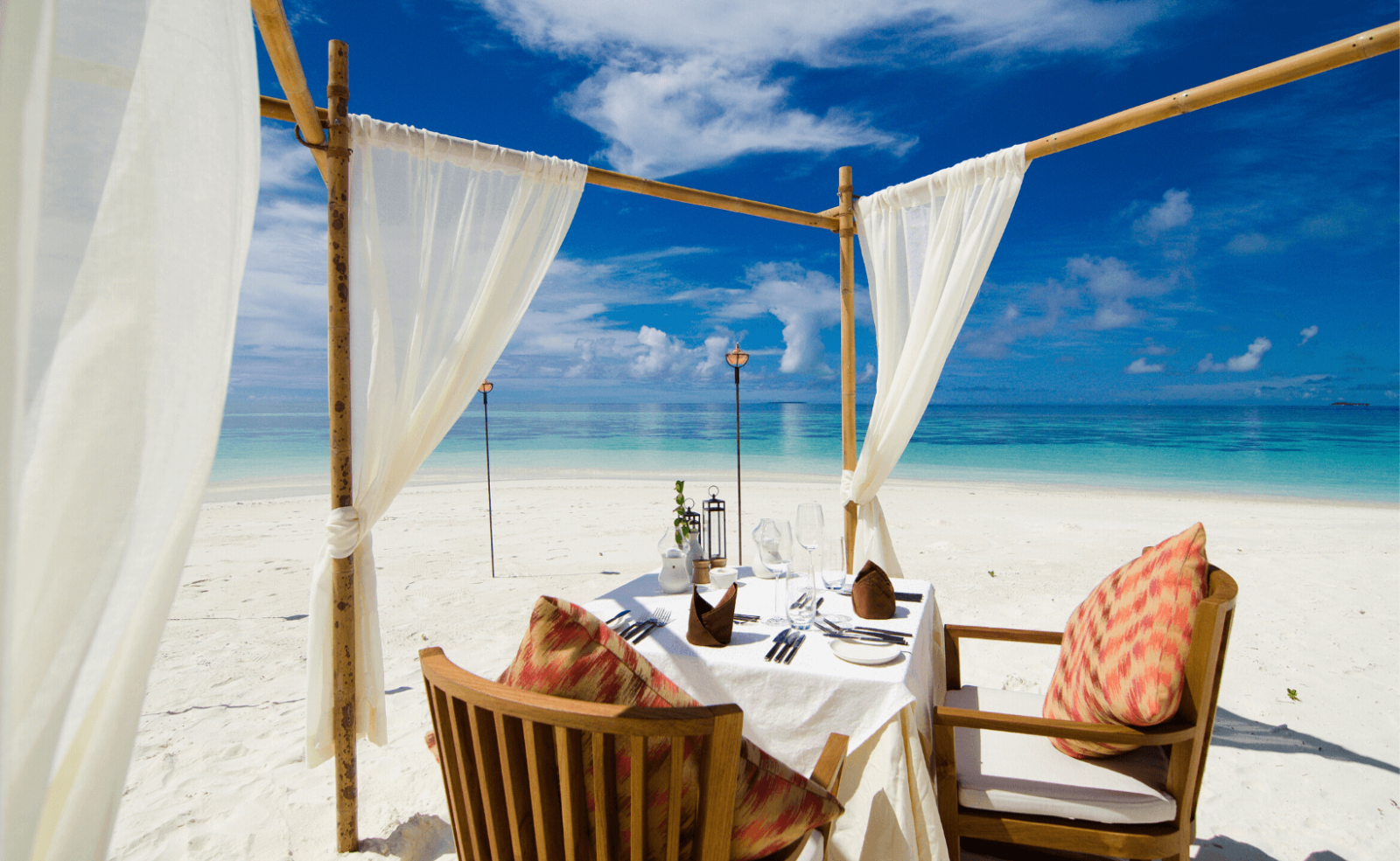 diner-romantique-hotel-mihiri-maldives Diner romantique sur la plage de l'hôtel Mihiri - Maldives | Au Tigre Vanillé