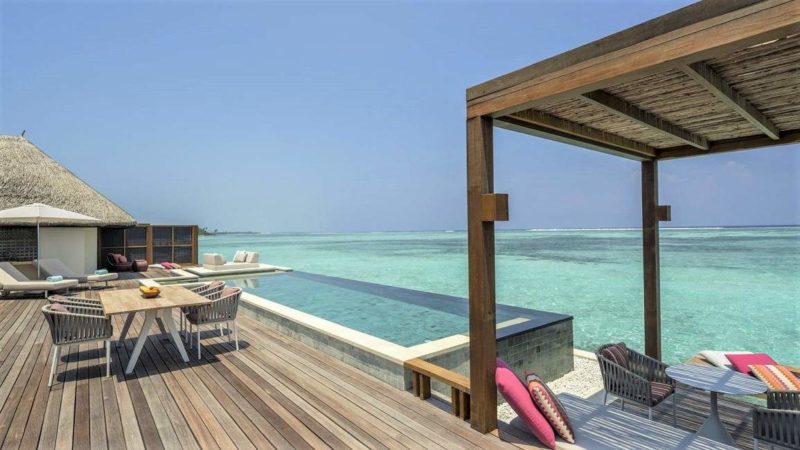 Terrasse sur le lagon de l'hotel Four Seasons - Maldives | Au Tigre Vanillé