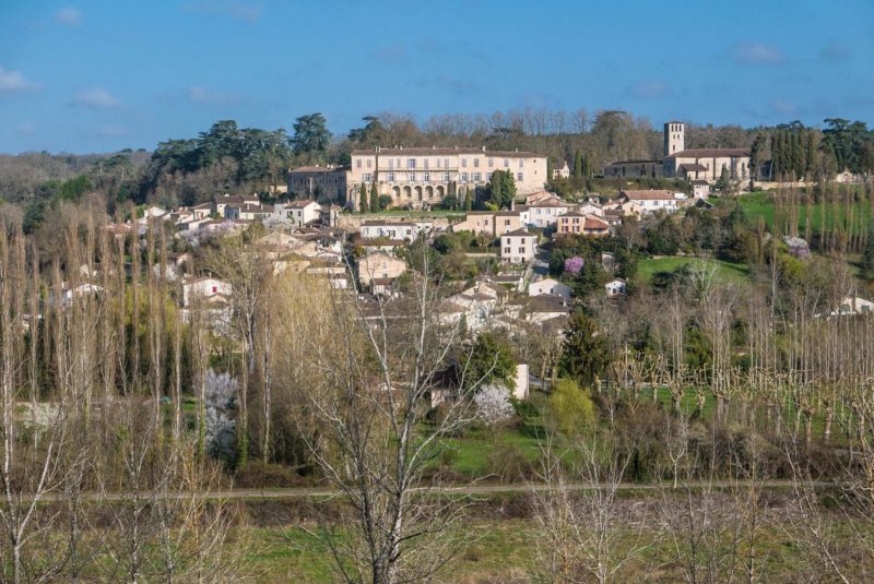 Village en pierre dans le Gers - France | Au Tigre Vanillé