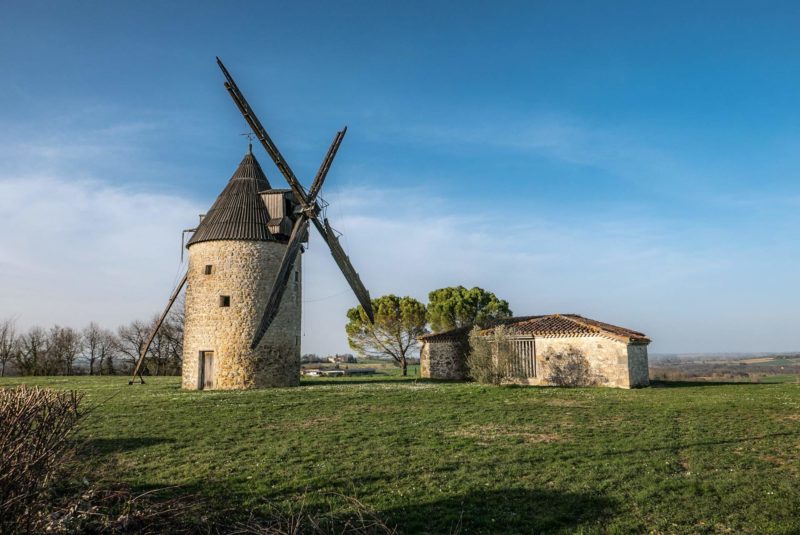 Moulin à vent dans le Gers - France | Au Tigre Vanillé