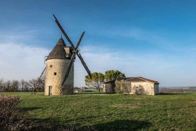 jour7_moulin-2-france Moulin à vent dans le Gers - France | Au Tigre Vanillé