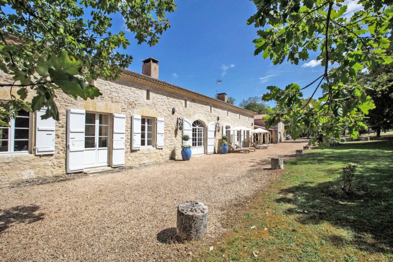 Lassacagne dans le Gers, France Bâtisse de Lassacagne dans le Gers - France | Au Tigre Vanillé