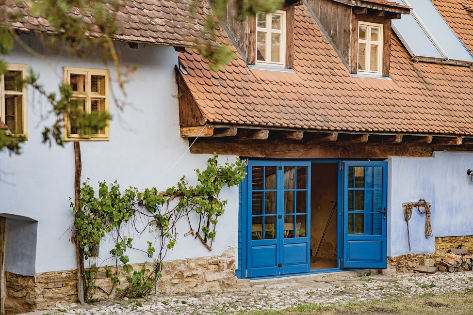 Façade d'une maison rurale en Transylvanie - Roumanie | Au Tigre Vanillé