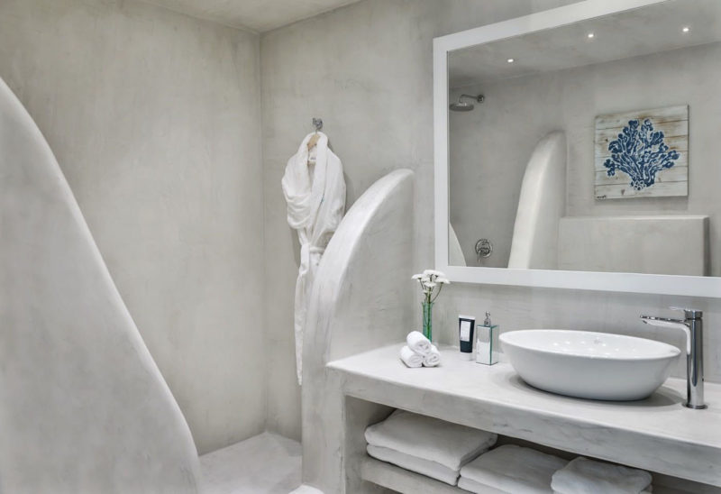 Salle de bain, Nafsika Estate, Santorin, Grèce | Au Tigre Vanillé