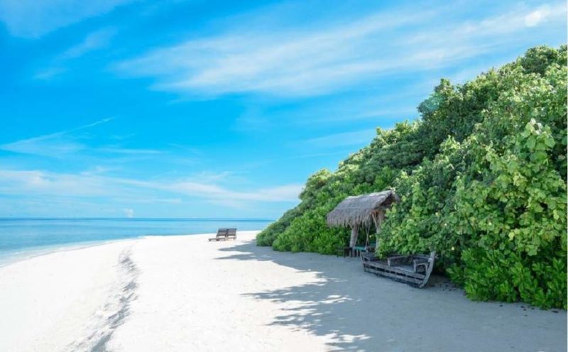 Plage sauvage paradisiaque de l'hôtel Makunudu - Maldives | Au Tigre Vanillé