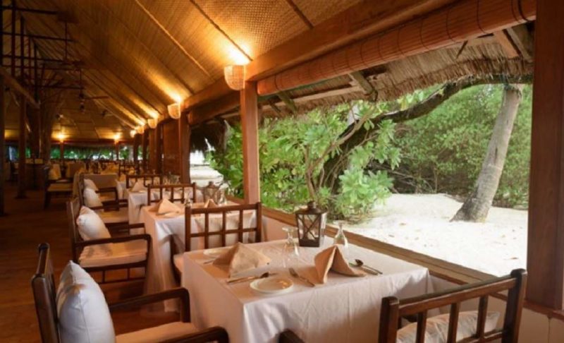 Restaurant de l'hôtel Makunudu - Maldives | Au Tigre Vanillé