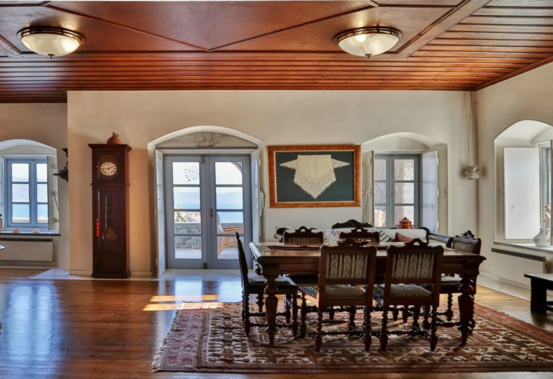 Salon, Villa Augusta, Hydra, Grèce | Au Tigre Vanillé