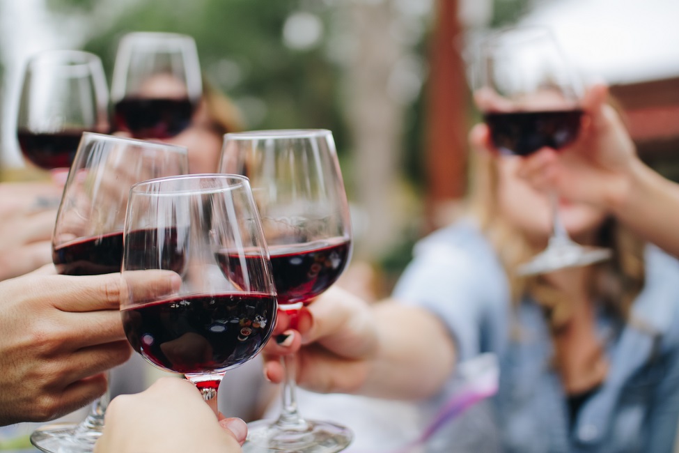 vin-degustation-transylvanie-roumanie Verres de vin qui trinquent - Roumanie | Au Tigre Vanillé