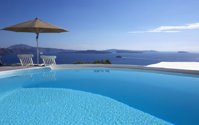 Piscine et vue sur la mer de l'hotel Atrina dans les Cyclades - Grèce | Au Tigre Vanillé