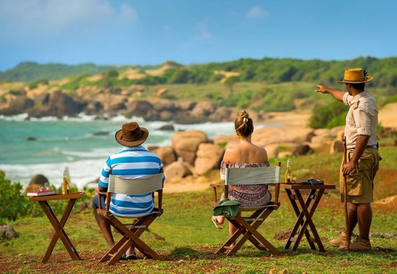 Apéro en bord de mer de l'hotel Chena Huts dans le parc national de Yala - Sri Lanka | Au Tigre Vanillé