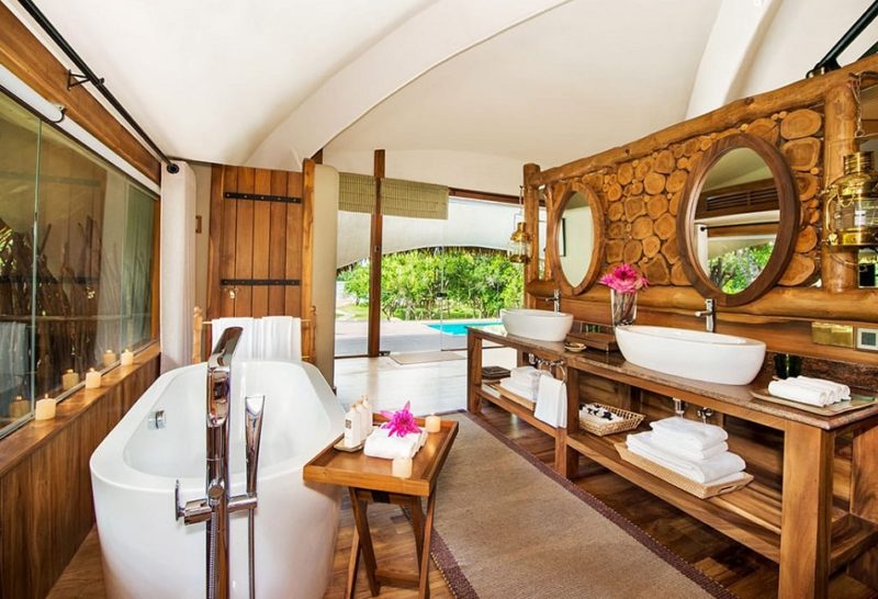 Salle de bains de l'hotel Chena Huts dans le parc national de Yala - Sri Lanka | Au Tigre Vanillé