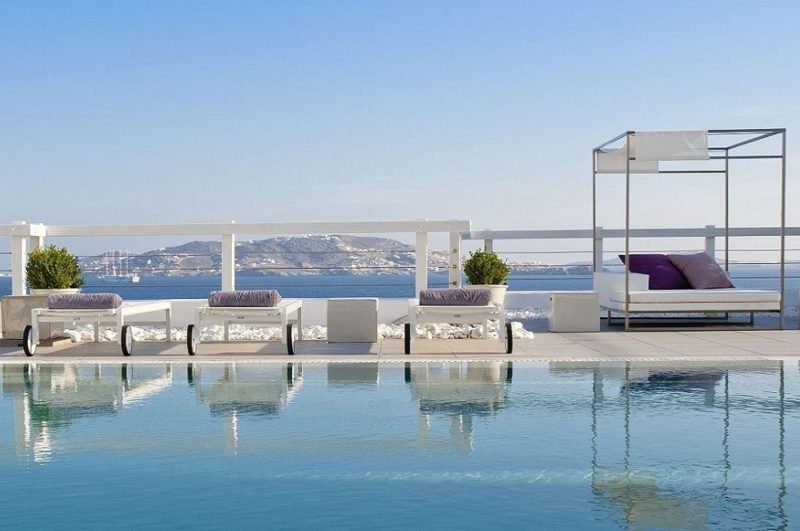 Vue sur la mer depuis la piscine de l'hotel Grace dans les Cyclades - Grèce | Au Tigre Vanillé