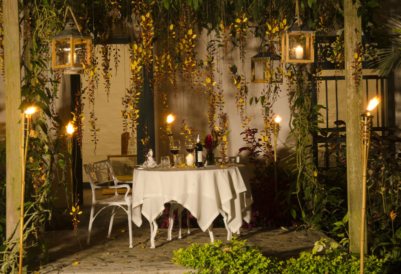 Table de dîner ammenagée à l'Hacienda Bambusa, Colombie | Au Tigre Vanillé