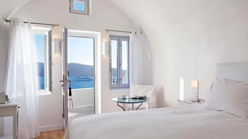 Chambre de l'hotel Katikies dans les Cyclades - Grèce | Au Tigre Vanillé