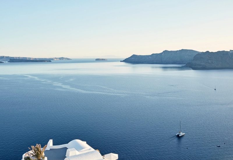 Vue sur la caldeira depuis l'hotel Katikies dans les Cyclades - Grèce | Au Tigre Vanillé