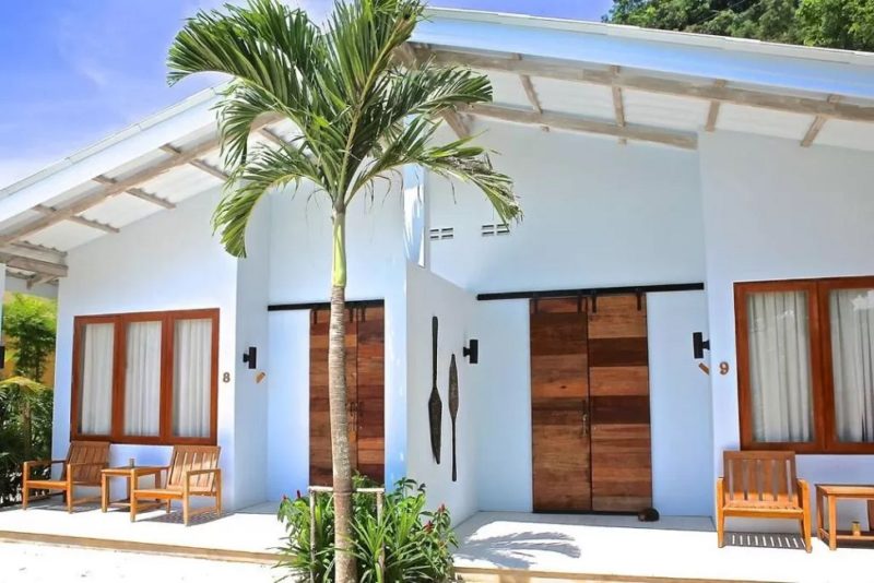 Façade de l'hôtel Moorings à Phuket - Thailande | Au Tigre Vanillé