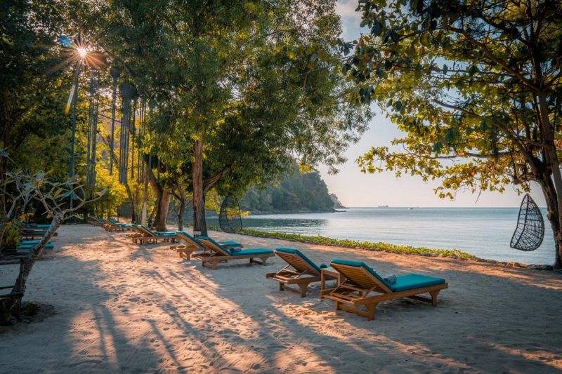 Plage de l'hôtel Moorings à Phuket - Thailande | Au Tigre Vanillé
