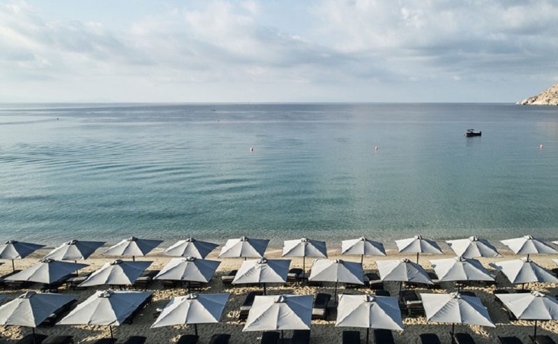 Plage de l'hotel Myconian Utopia dans les Cyclades - Grèce | Au Tigre Vanillé