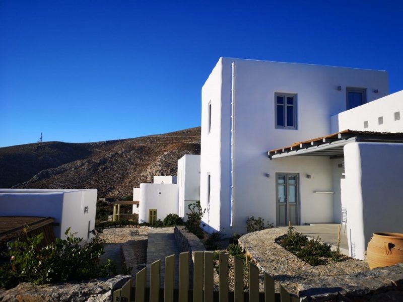 Façade de l'hotel Vorina dans les Cyclades - Grèce | Au Tigre Vanillé