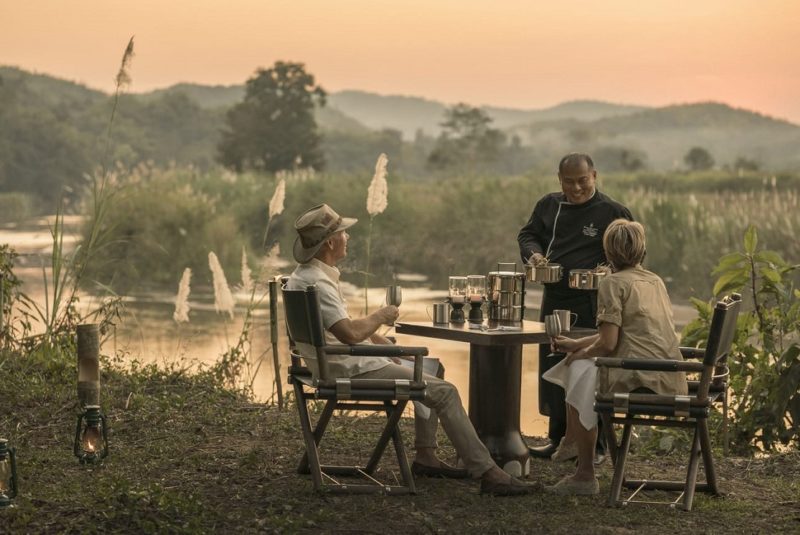 Apéro au bord de la rivière du camp du Four Seasons dans le triangle d'Or - Thaïlande | Au Tigre Vanillé