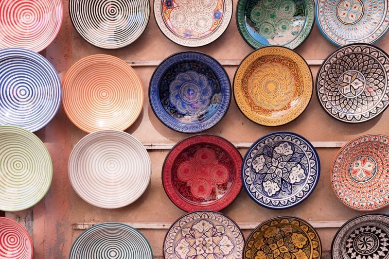 aqaba-souk-artisanat-jordanie Assiettes en terre cuite du souk de Aqaba - Jordanie | Au Tigre Vanillé