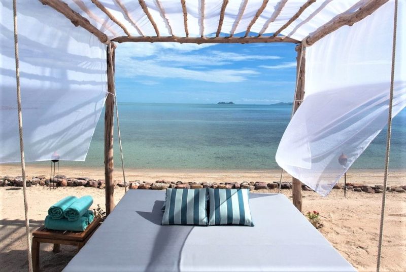 Transat sur la plage de l'hotel Belmond à Koh Samui - Thaïlande | Au Tigre Vanillé