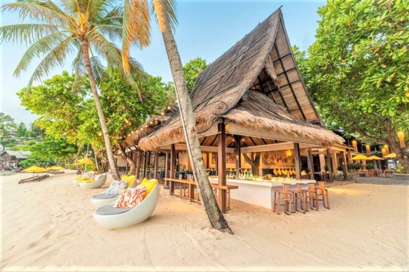 Plage et bar de l'hotel Burirasa à Koh Phangan - Thaïlande | Au Tigre Vanillé
