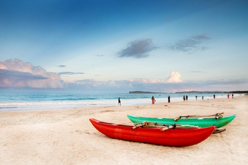 Kayaks sur la plage de Jaffna - Sri Lanka | Au Tigre Vanillé