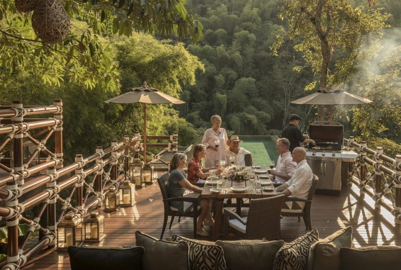 Repas en famille dans le camp Four Seasons dans le triangle d'Or - Thaïlande | Au Tigre Vanillé