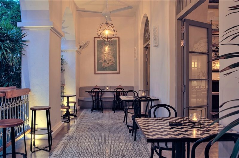 Restaurant extérieur de l'hotel Fort Bazaar à Galle - Sri Lanka | Au Tigre Vanillé
