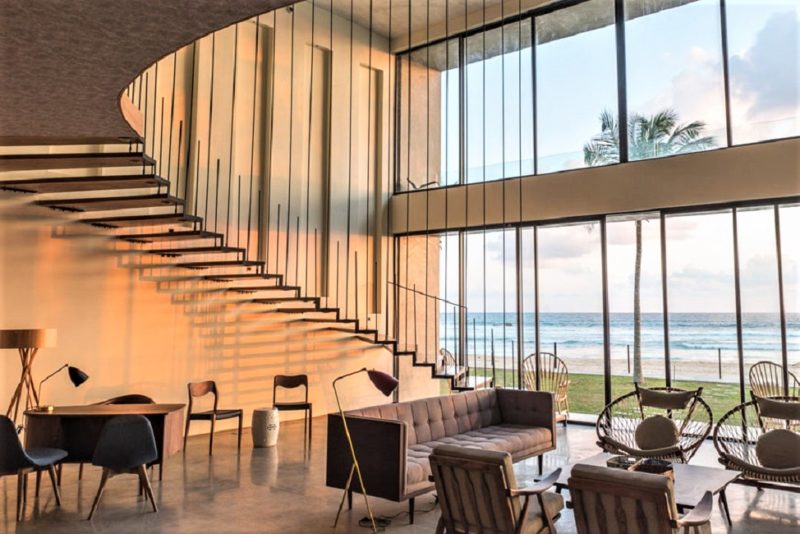 Lobby de l'hotel Sandhya sur la côte sud - Sri Lanka | Au Tigre Vanillé