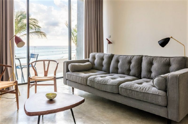Salon d'une chambre de l'hotel Sandhya sur la côte sud - Sri Lanka | Au Tigre Vanillé