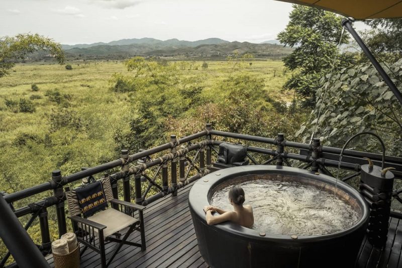 Jacuzzi du camp du Four Seasons dans le triangle d'Or - Thaïlande | Au Tigre Vanillé